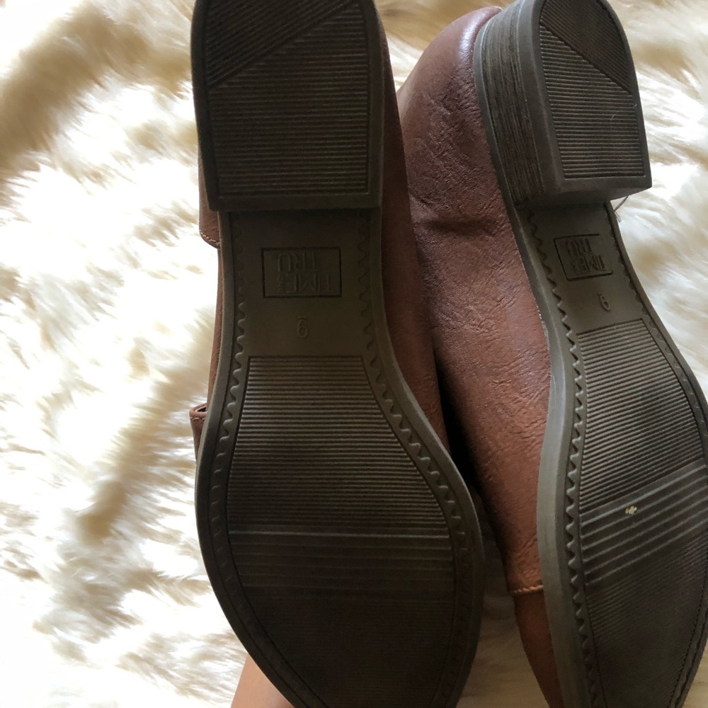 Fall Flats - image 3